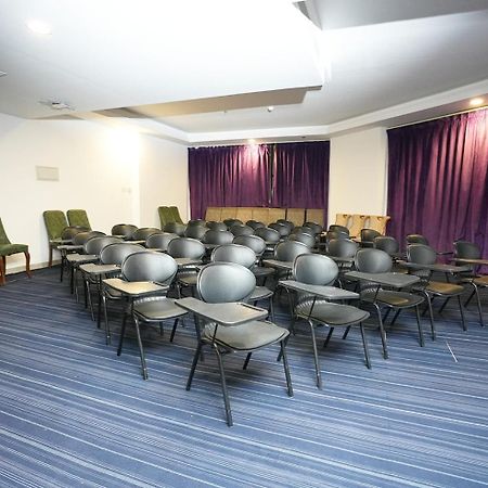 Parkside Plaza Muscat Hotel Bagian luar foto