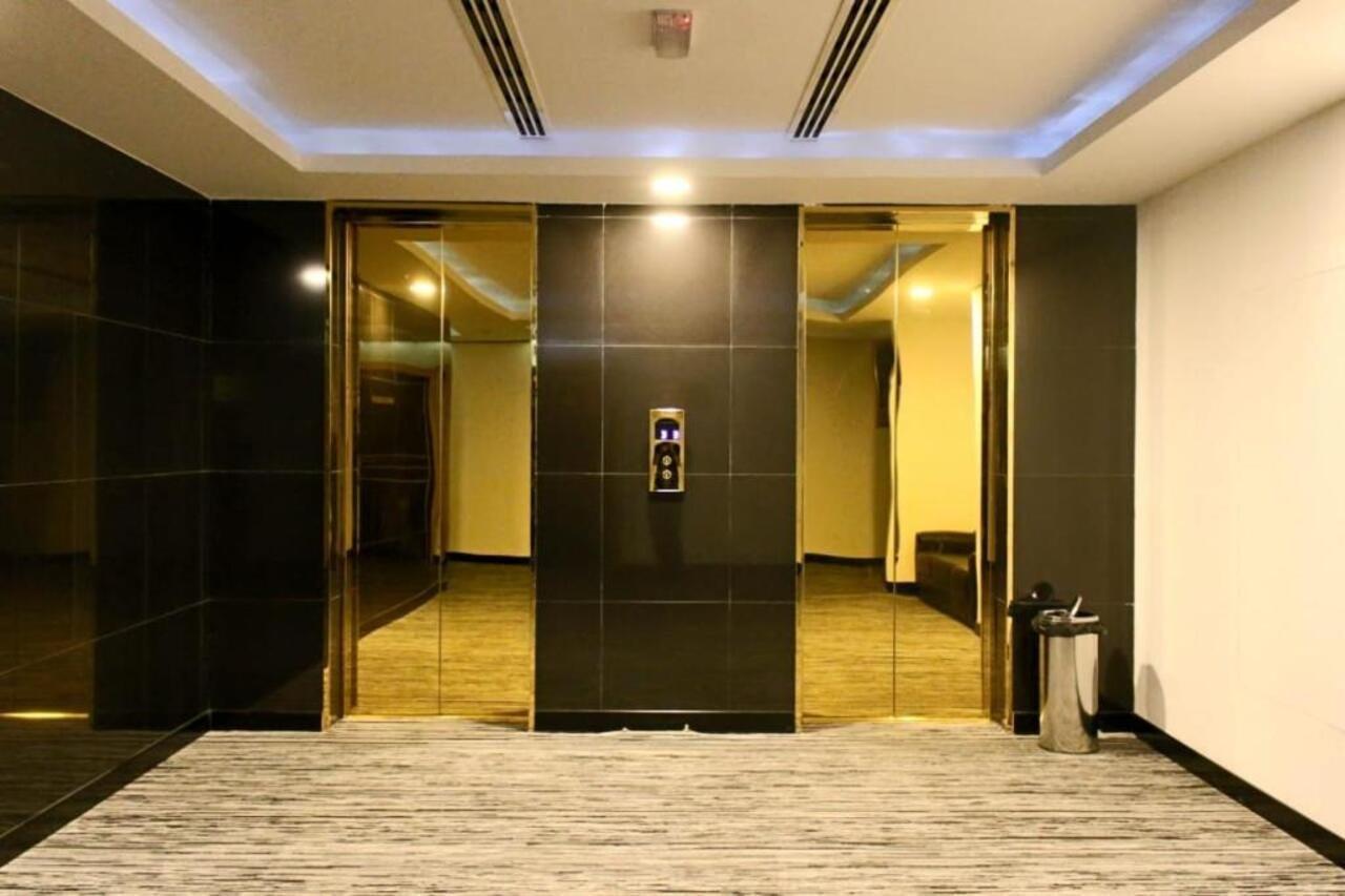 Parkside Plaza Muscat Hotel Bagian luar foto