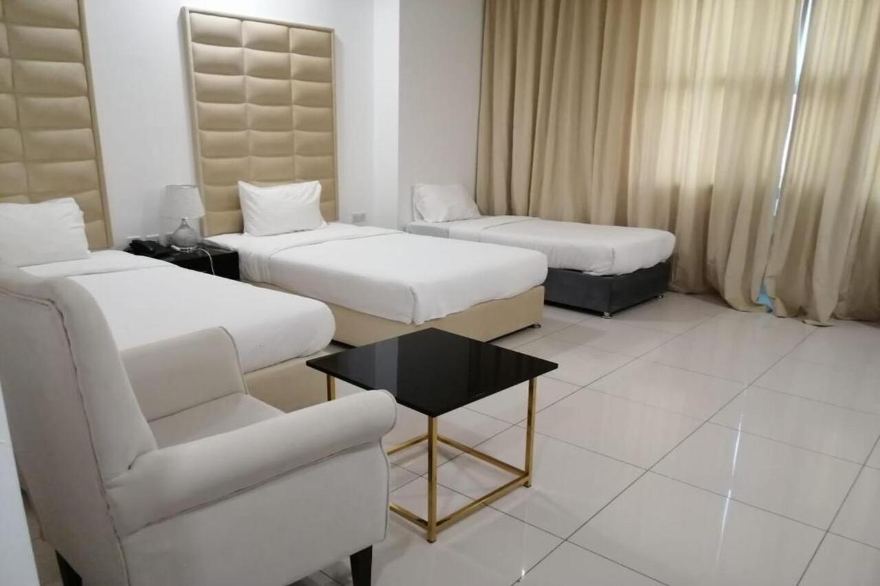 Parkside Plaza Muscat Hotel Bagian luar foto