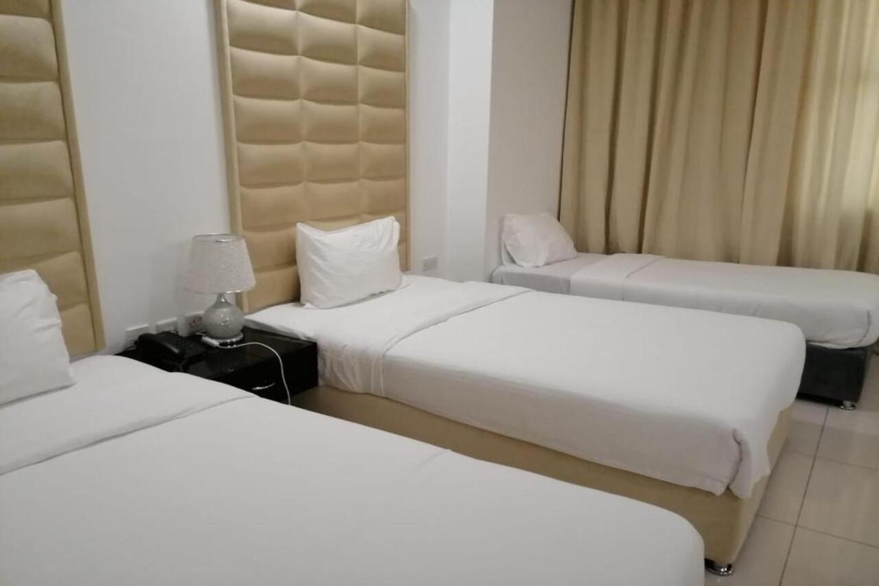 Parkside Plaza Muscat Hotel Bagian luar foto
