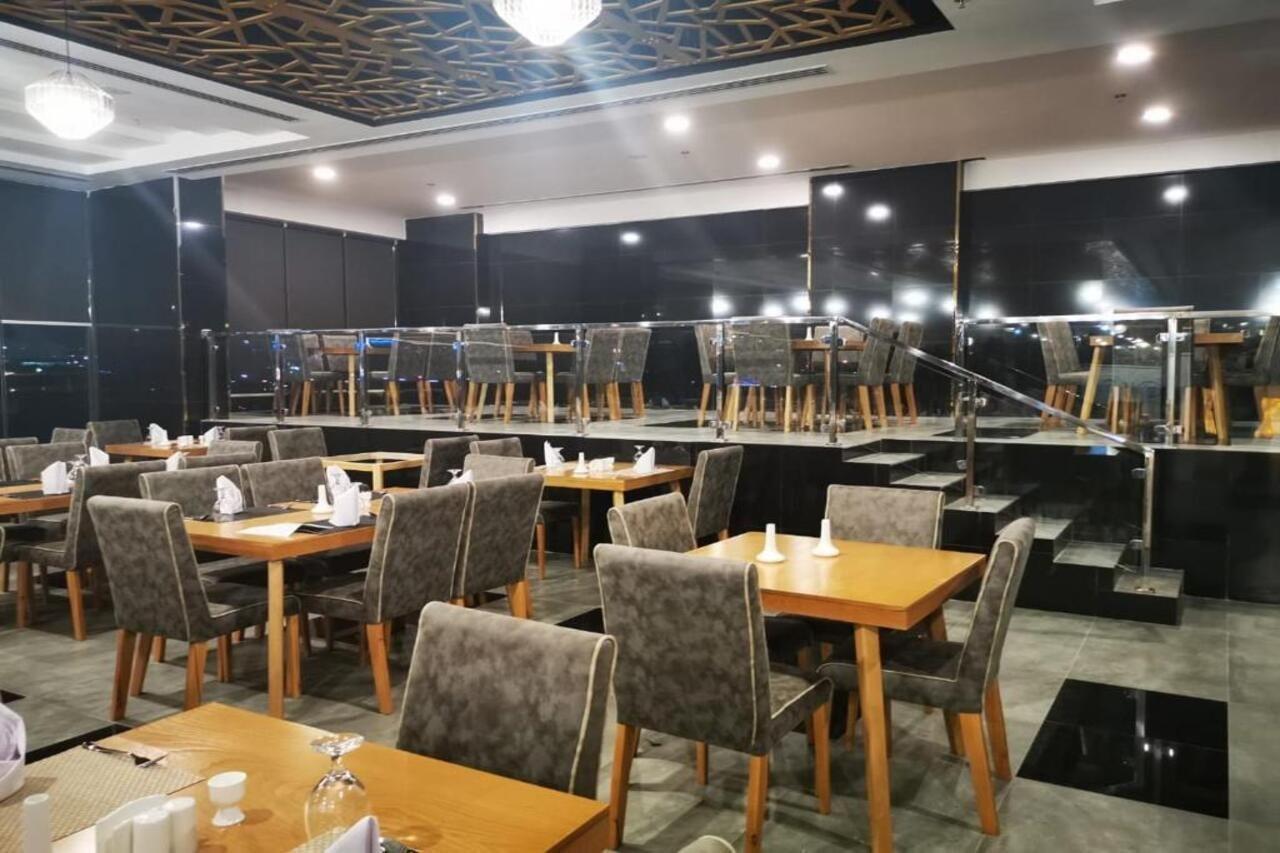 Parkside Plaza Muscat Hotel Bagian luar foto