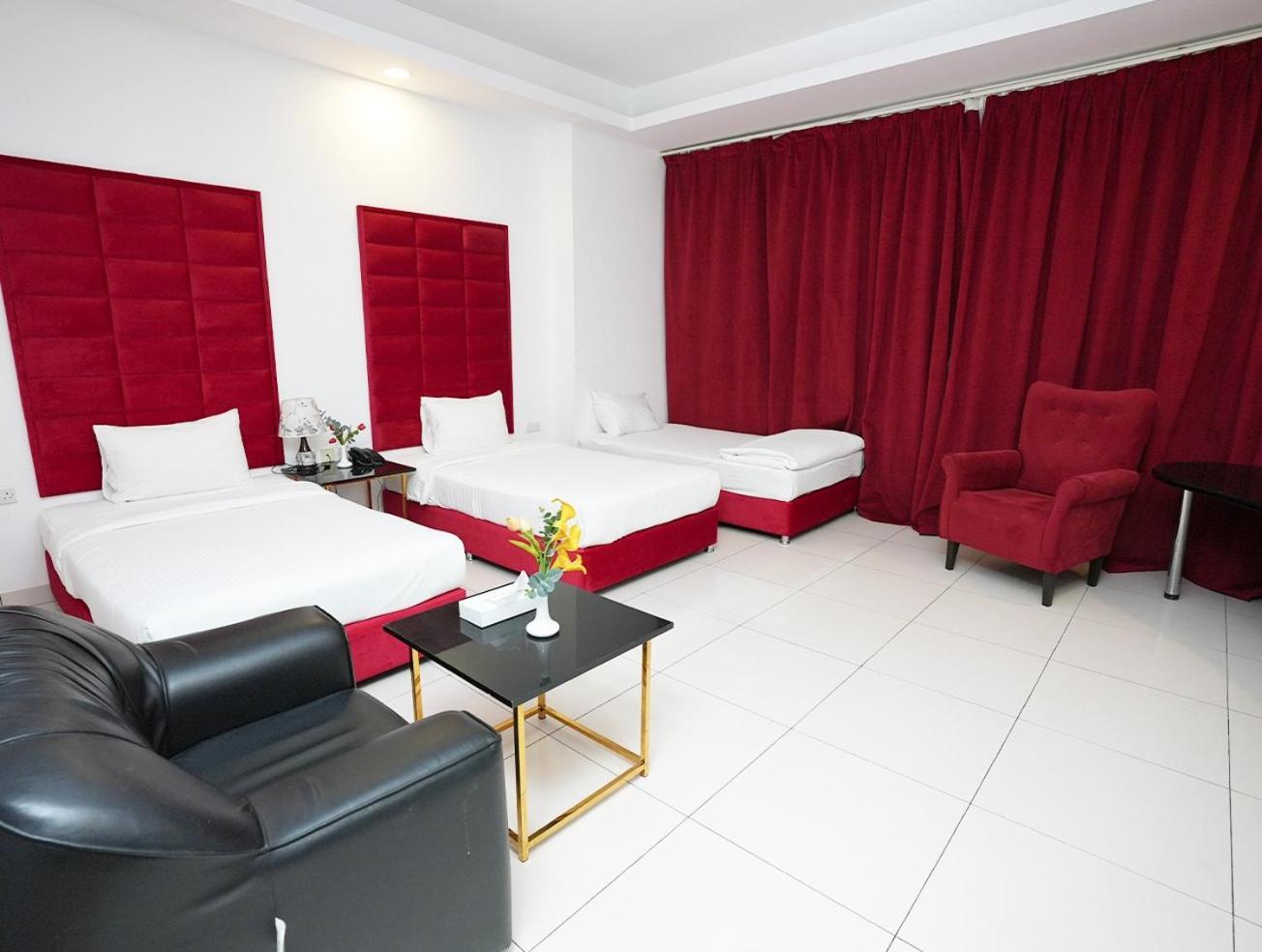 Parkside Plaza Muscat Hotel Bagian luar foto
