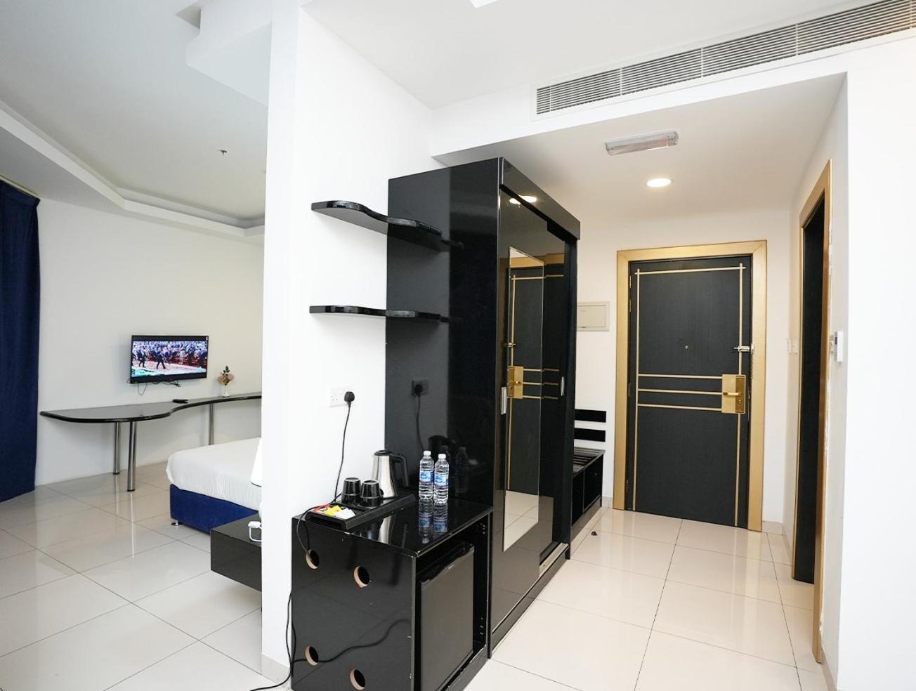Parkside Plaza Muscat Hotel Bagian luar foto