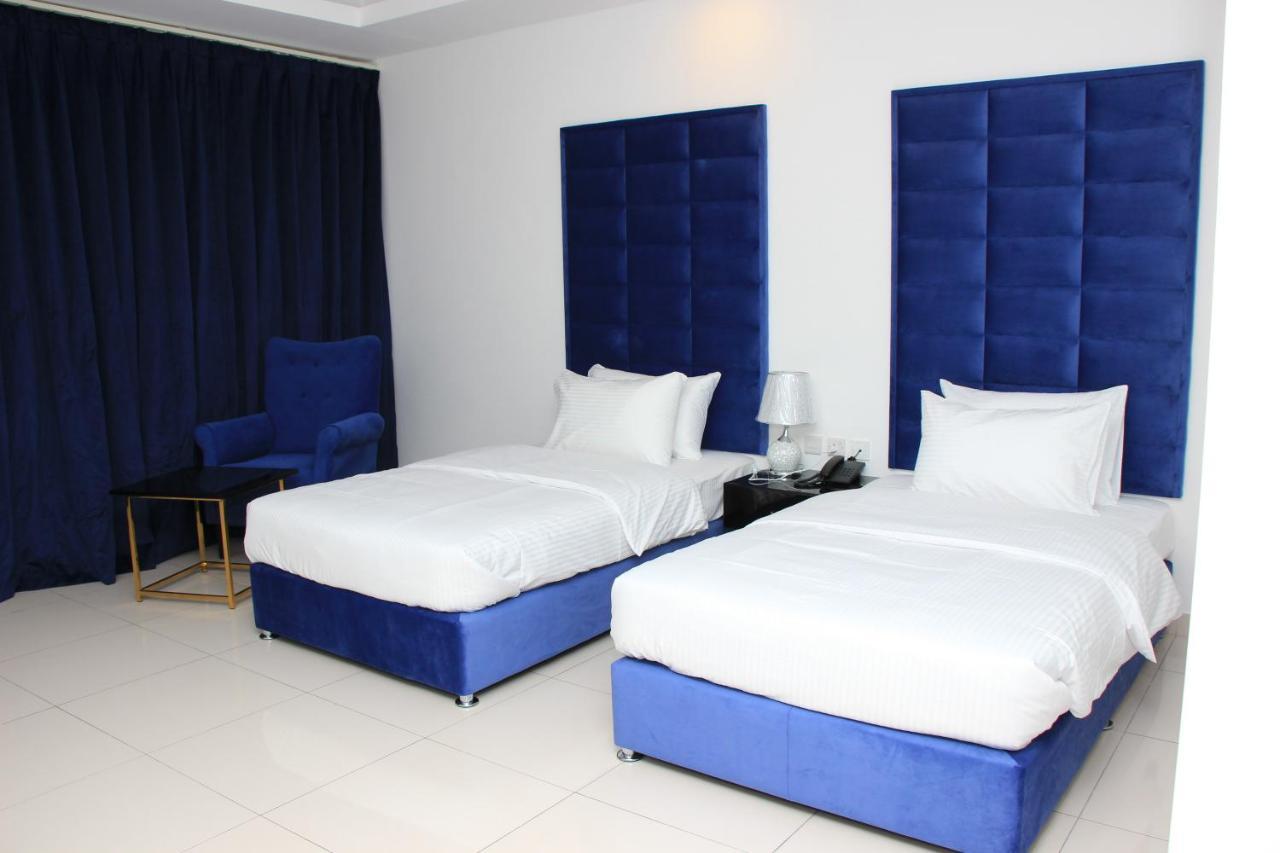 Parkside Plaza Muscat Hotel Bagian luar foto