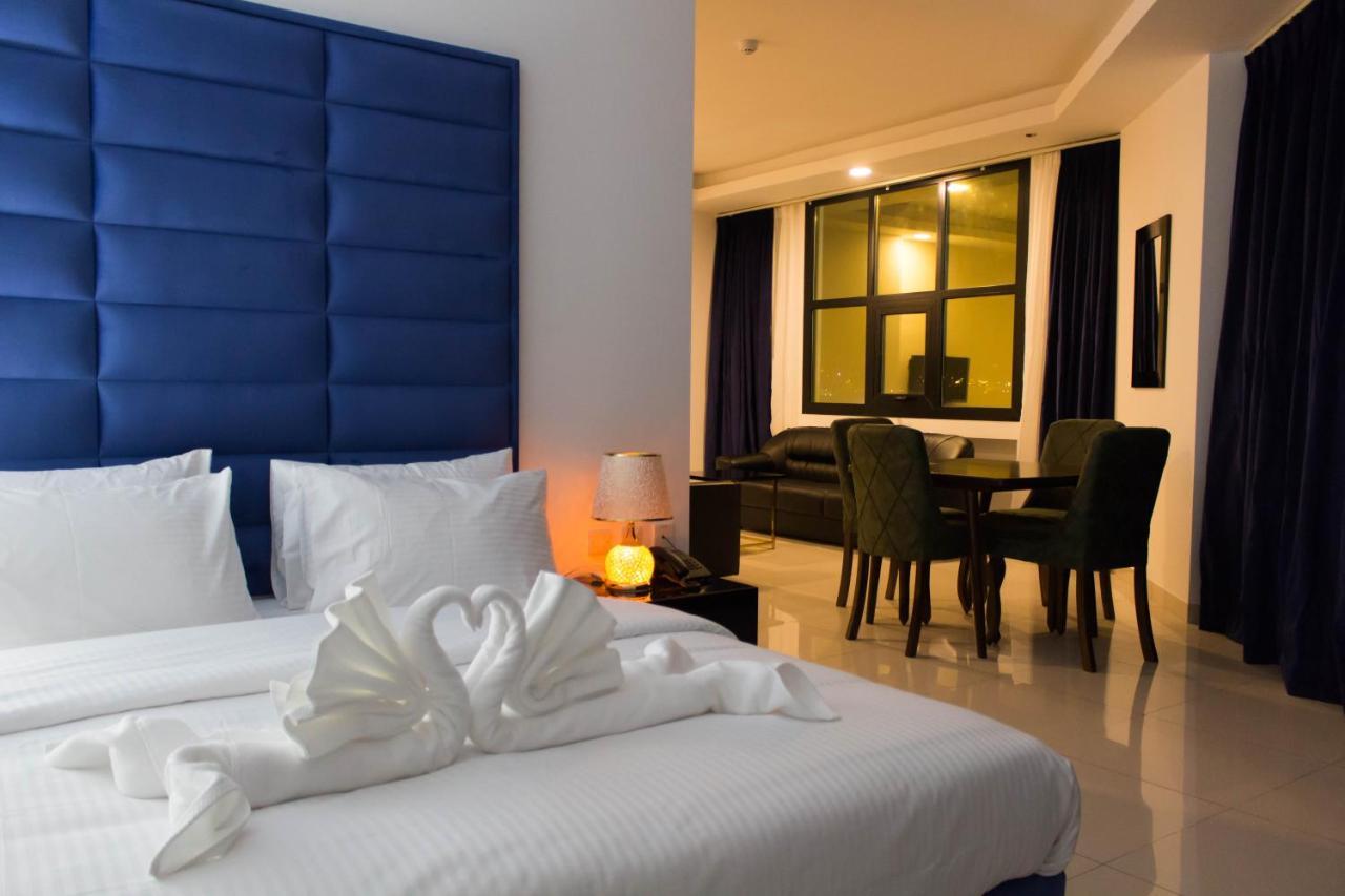 Parkside Plaza Muscat Hotel Bagian luar foto