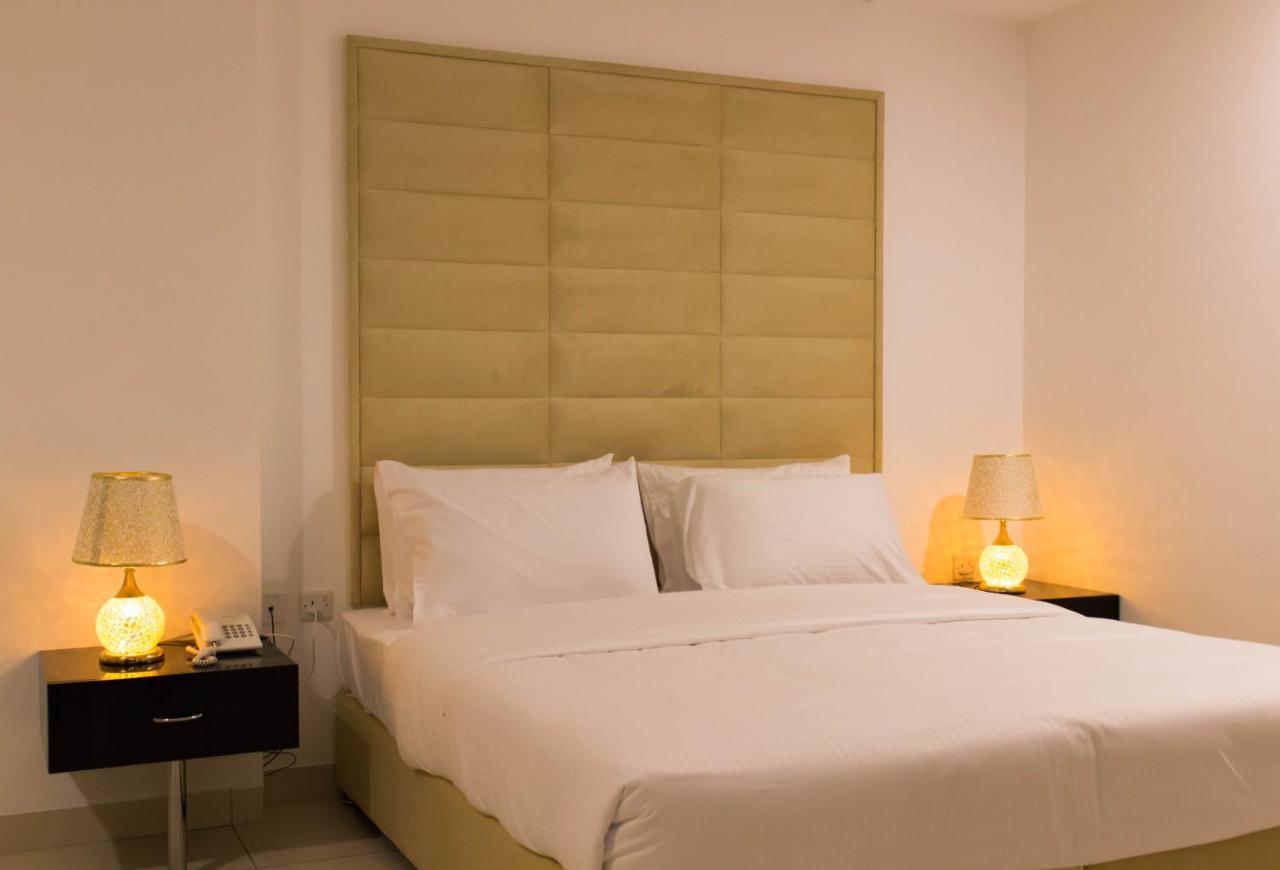 Parkside Plaza Muscat Hotel Bagian luar foto