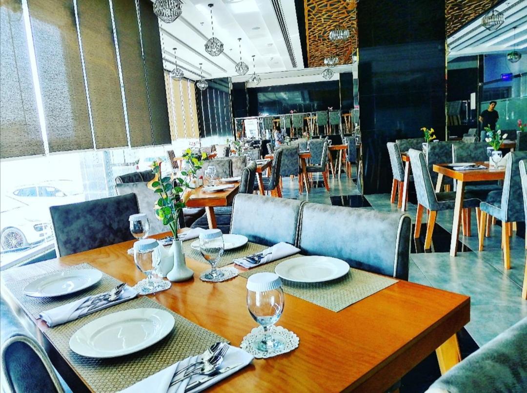 Parkside Plaza Muscat Hotel Bagian luar foto