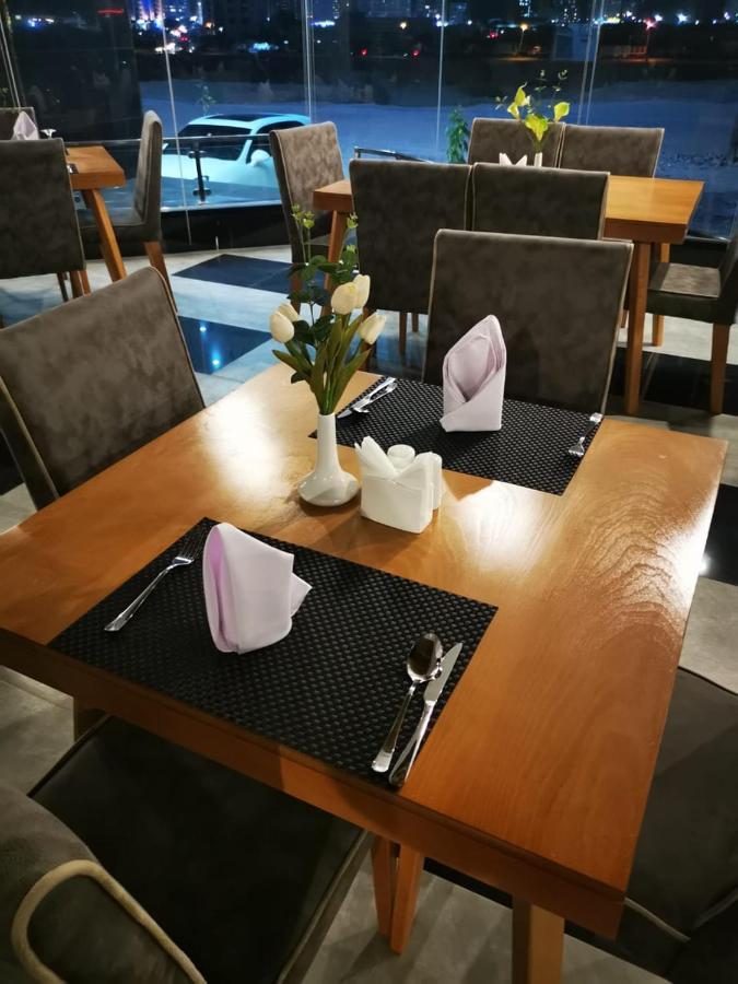 Parkside Plaza Muscat Hotel Bagian luar foto