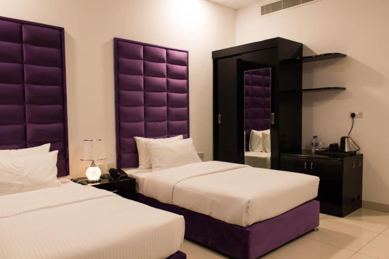 Parkside Plaza Muscat Hotel Bagian luar foto