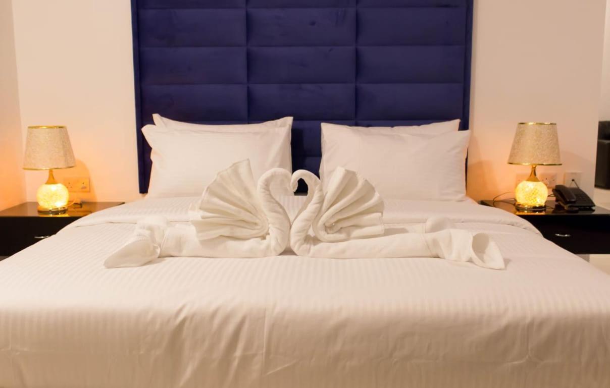 Parkside Plaza Muscat Hotel Bagian luar foto