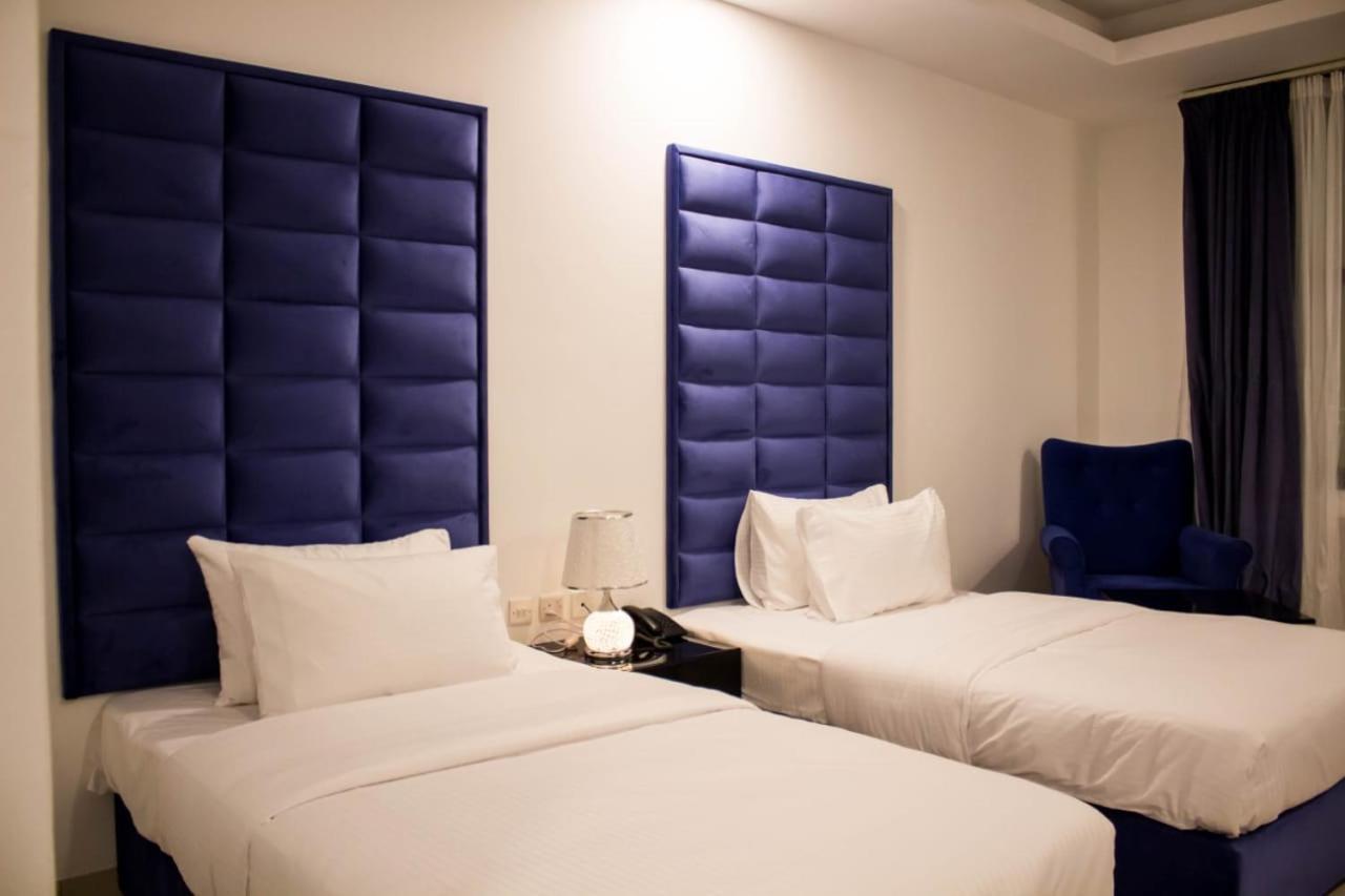 Parkside Plaza Muscat Hotel Bagian luar foto