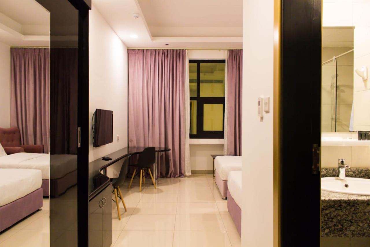 Parkside Plaza Muscat Hotel Bagian luar foto