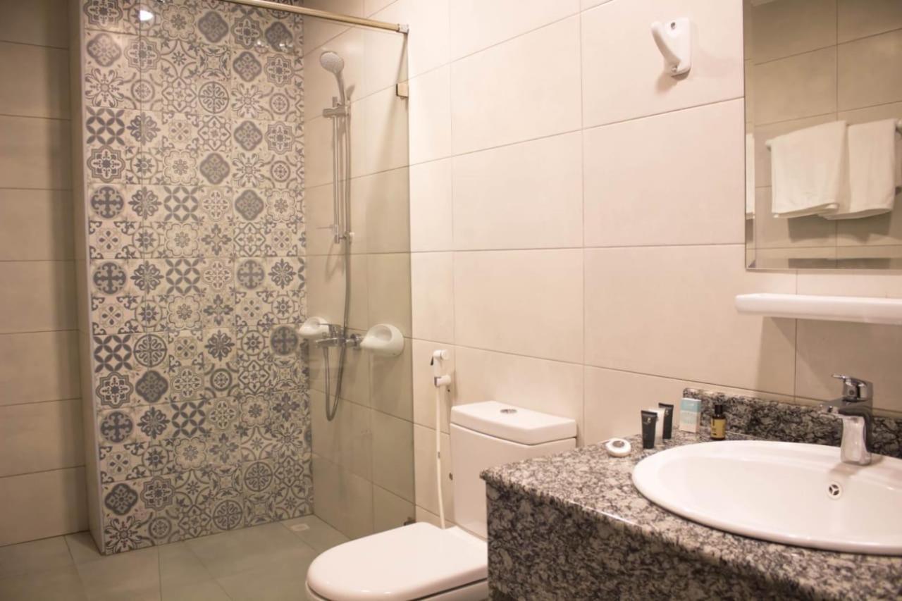 Parkside Plaza Muscat Hotel Bagian luar foto